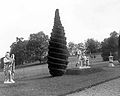 Nach Süden, Richtung Fife, ausgerichtete Statuen.