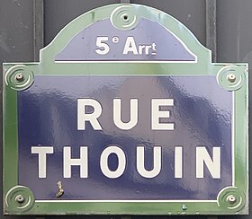 Voir la plaque.