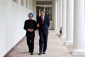 English: President Barack Obama escorts Prime ...