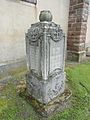 Petit monument aux morts au cimetière.