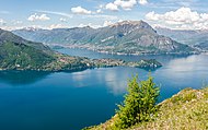 Pogled na jezero Como v Lombardiji, severna Italija, ledeniško jezero v Alpah