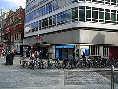 Het stationsgebouw aan Sloane Square