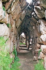 Ложный свод в конструкции галереи внутри крепостной стены Тиринфа
