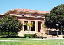 South entrance to the School of Law. UCLA School of Law south entrance.jpg