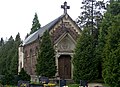 Friedhof mit Friedhofskapelle, Friedhofstor und Einfriedungsmauer, Friedhofsgestaltung sowie Grabmal der Müllerfamilie Tittel