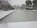 Vue du jardin public d'Alep en hiver avec de la neige