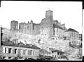 Plan large de la même photographie montrant les tours de la cathédrale (photographie Eugène Trutat, sans date)