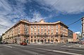 Kamennoostrovsky pr., no 15 / st. Mira, no 12. Maison conçue par les architectes O. I. Gouriev et A. P. Chtcherbionok, vue depuis la place d'Autriche