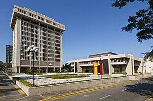 Español: Torre del Banco Central de la Repúbli...