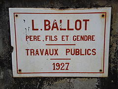 La plaque de fin de travaux.