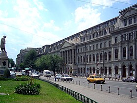 Monument to Heliade Radulescu, opposite the University of Bucharest building Bucharest university.jpg