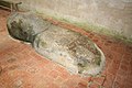 De dolmen in de Chapelle de Saint-Céneri