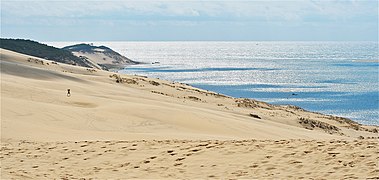 La dune du Pilat et l’océan Atlantique.