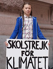 L'agost del 2018, a les rodalies de l'edifici del Parlament suec, Greta Thunberg va iniciar una vaga escolar pel clima