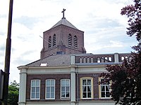 Het gymnasium met daarachter de Sint Dominicuskerk