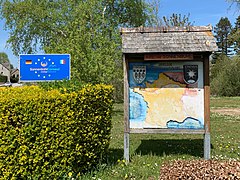 Panneaux situés à Corseul dans les Côtes d'Armor en l'honneur du jumelage qui unit Sonnenbühl, dans le Bade-Wurtemberg en Allemagne, à la commune bretonne depuis octobre 1987.