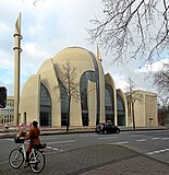 Koelner Zentralmoschee Januar 2013.jpg