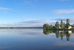 Kuivasjärven läntinen allas kaakosta kuvattuna.