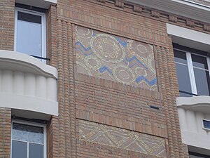 Le décor mosaïque de l'immeuble au 74, rue Chaptal