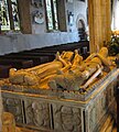 Gisants mediévaux du 3e baron Berkeley († 1361) et femme à l'église Sainte-Marie-la-Vierge