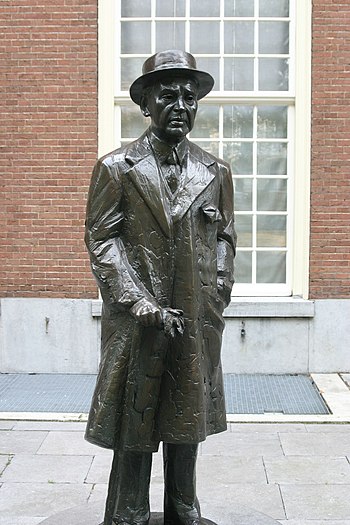 Statue of Louis Couperus, by Kees Verkade