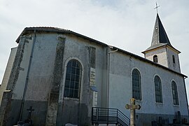 Église Saint-Maurice entourée du cimetière.