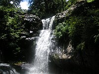 Waterval in Apante nabij de stad