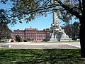 La façade à l'est donne sur le parc Colomb.