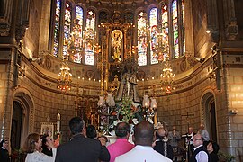 Imagen de Nuestra Señora de los Desamparados saliendo de la iglesia del Santuario San José de la Montaña