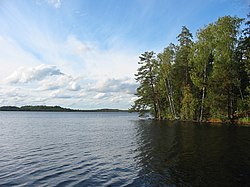 Savojärveä nähtynä Kurjenpesän rantalaiturilta