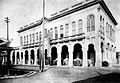 台北电话交换所（闽南语：Tâi-pak Tiān-ōe Kau-ōaⁿ-sek）（1909年，森山松之助设计，十川嘉太郎负责结构计算），台湾第一栋整体以钢筋混凝土造的建筑[57]