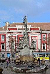 Timisoara - Figure on Piata Libertati.jpg