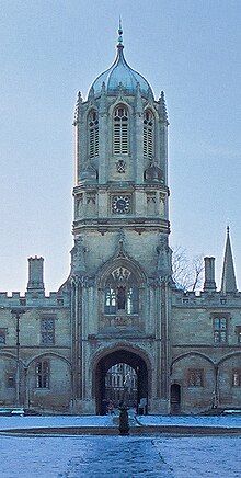 Tom Tower, Oxford, by Sir Christopher Wren 1681-1682, to match the Tudor surroundings Tom Tower, Christ Church 2004-01-21.jpg