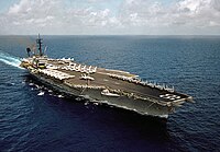 USS America (CV-66) проходит в Индийском океане 24 апреля 1983 года. Jpg