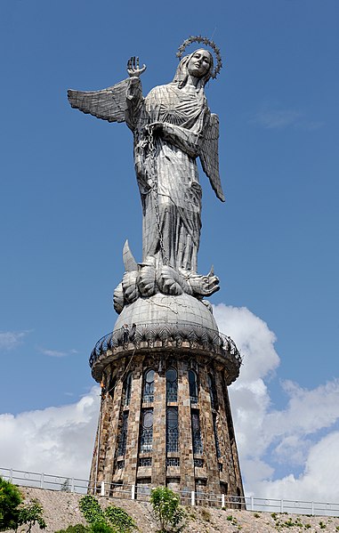 Archivo:Virgen de Quito 02.jpg