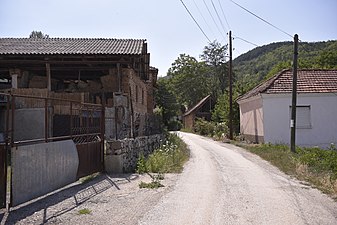 Улица во средишниот дел на селото