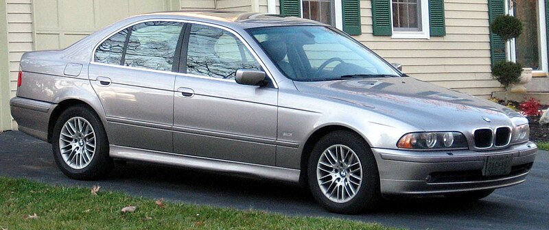 800px-01-04_BMW_E39.jpg