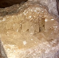 Calcite dans la grotte de la Salamandre.