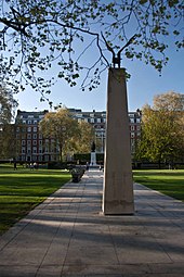The Eagle Squadrons Memorial faces the statue of Franklin D. Roosevelt in Grosvenor Square (April 2014) Eagle Squadron Memorial, Grosvenor Square, London (14351961686).jpg