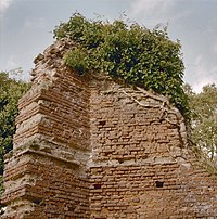 Muur ruïne met tufsteen lagen (1994)