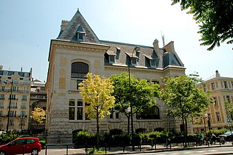 アルベール1世財団 人類古生物学研究所 (Façade de l'IPH vue du boulevard Saint-Marcel.)