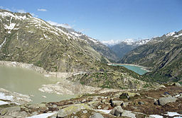 Grimselsee i bildens vänstra del, den andra sjön är Räterichsbodensee