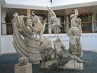 Η ομάδα γλυπτών της Σκύλλας από τα γλυπτά της Σπερλόνγκα. Οι επιγραφές των ονομάτων -Αθηνόδωρος, Αγήσανδρος, Πολύδωρος- των γλυπτών βρίσκονται στην πλώρη