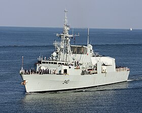 チャールストン湾を航行中の本艦