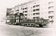 Güterlore G377 entstand auf dem Fahrgestell eines Hawa-Wagens, hier mit A115 in der Chausseestraße, 1961