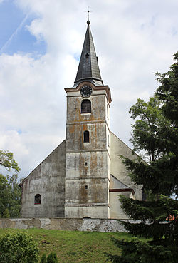 Farní kostel sv. Petra a Pavla v Lodhéřově.