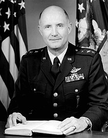 Tomas Staford u generalskoj uniformi, 1979. godine