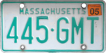 Номерной знак Массачусетса 1977–1993 годов с наклейкой 2005 года.png
