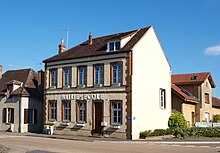 Ang Town Hall sa Montacher-Villegardin