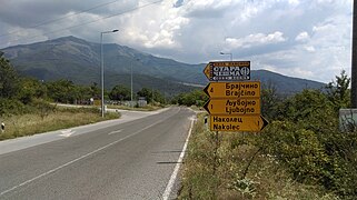 Entrance (right) into Nakolec from main road